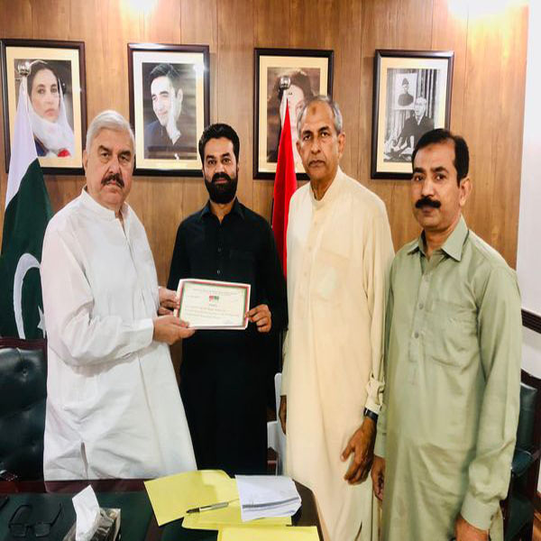 بینظیر بھٹو دلیر خاتون لیڈر تھی ، چوہدری حمزہ  