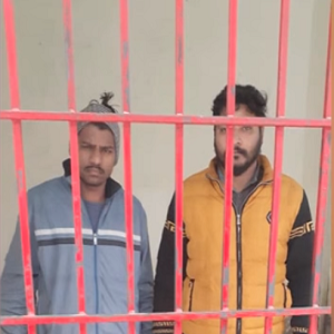  پولیس نے کارروائی کرکے 2 شراب نوشوں کو رنگے ہاتھوں گرفتار کرلیا