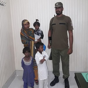 ختم نبوت چوک سے 3 لاپتہ بچے مل گئے، ماں کے حوالے کردیا گیا 