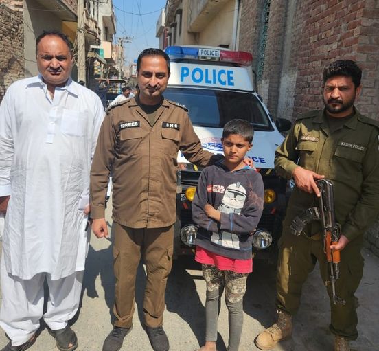 قصور پولیس نے لاپتہ ہونے والے  دانیال کو تلاش کر کے والدین کے حوالے کر دیا  