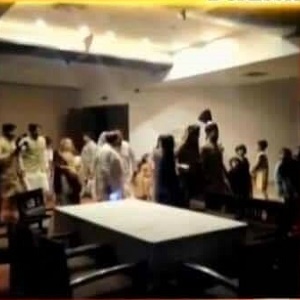 فیصل آباد پولیس کا شادی کی تقریب پر چھاپا، 8 افراد گرفتار، دلہا دلہن فرار