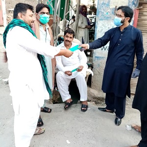 سمندری میں کورونا وائرس سے بچاوٴ کے لیے ماسک کی مفت تقسیم 