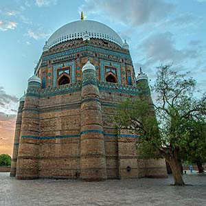 اولیاء کےشہرملتان میں بزرگان دین نے اپنی تعلیمات سے اسلام کو فروغ دیا