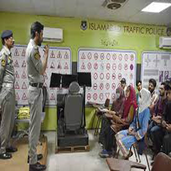 ٹریفک قوانین کی آگاہی کے حوالے سے مہم جاری  