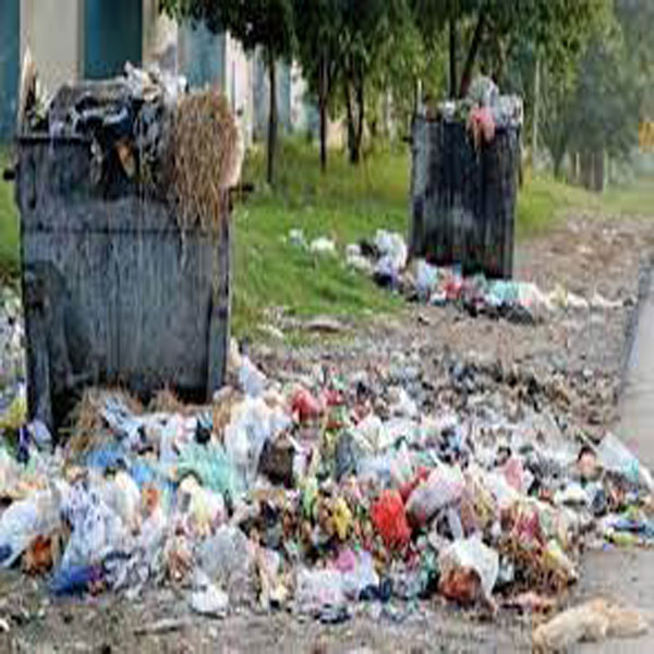 شہر بھر کے فیلتھ ڈپو سے کوڑا کرکٹ نہ اٹھایا گیا بدبو پھیلنے لگی   