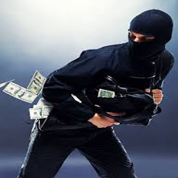 ڈاکوؤں نے سیڑھی لگا کر گھر سے لاکھوں کا مال لوٹ لیا  