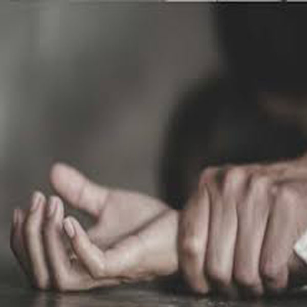 نشہ آور چیز پلاکر طالبہ سے اجتماعی زیادتی ، ملزمان کیخلاف مقدمہ درج  