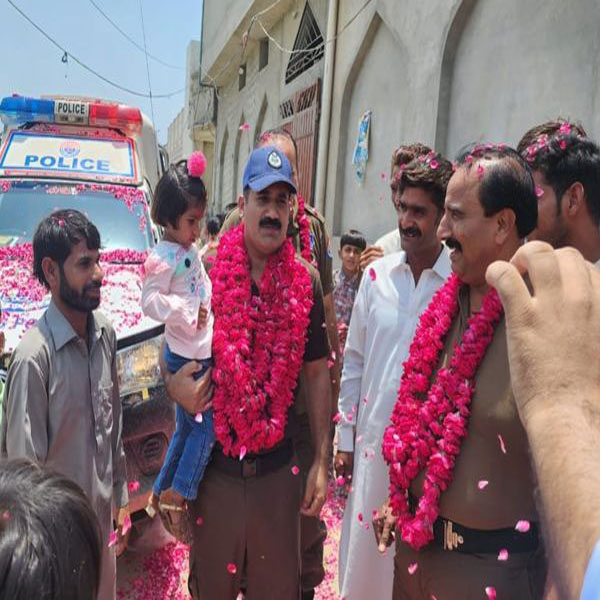  قصور پولیس کی پیشہ وارانہ خدمات ، 5 روز قبل اغوا ہونیوالی 4 سالہ معصوم عائشہ کو بازیاب کروا لیا  