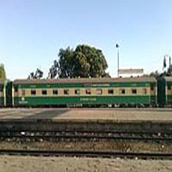 ٹرین کی زد میں آ کر آٹھ سالہ عدنان جاں بحق  