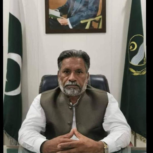 زخمی ہونے والی سکول کی بچی کے گھر سی ای او ایجوکیشن کی آمد  