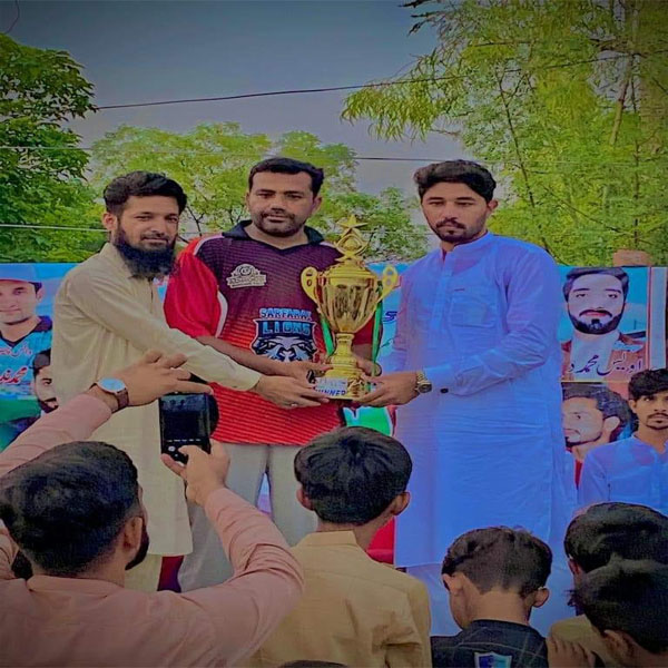 کنگن پور کے سب سے بڑے ٹیپ بال ٹورنامنٹ کا فائنل سرفراز لائنز نےجیت لیا   