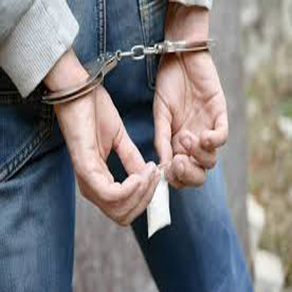 منشیات فروش و ناجائز اسلحہ رکھنے والے دو افراد گرفتار  