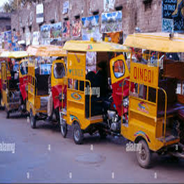 غیر قانونی رکشہ سٹینڈز کی بھر مار ، انتظامیہ خاموش   