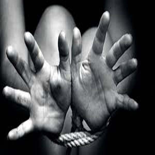 نامعلوم افراد لڑکے کو اغوا کر کے جلانے کے بعد پھینک کر فرا 