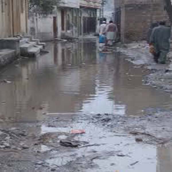 کنگن پور روڈ گندے پانی کے تالاب کا منظر پیش کرنے لگا  