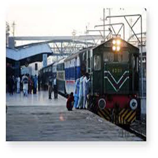 ریلوے لائن  کراس کرتے شخص ٹرین کی زد میں آ کر زخمی  