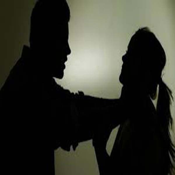 ظالم شوہر کا بیوی پر وحشیانہ تشدد 