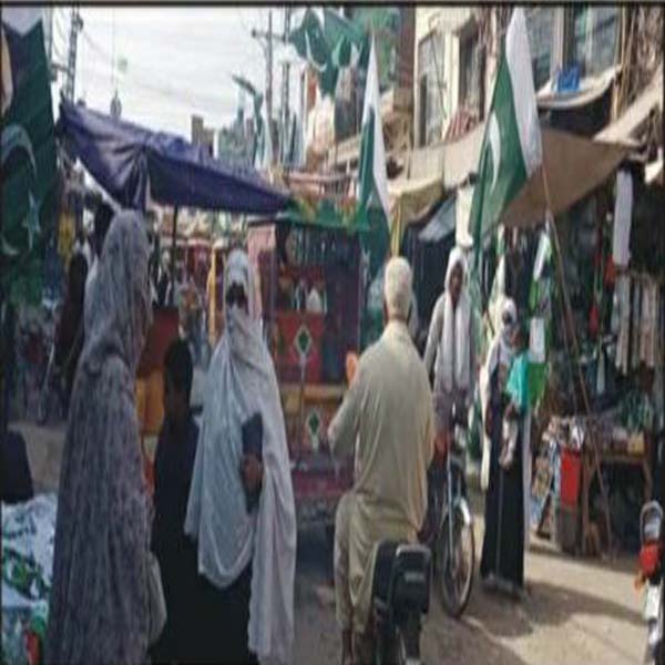 کنگن پور روڈ ناجائز تجاوزات کی بھر مار 50 فٹ سٹرک 10  فٹ رہ گئی  