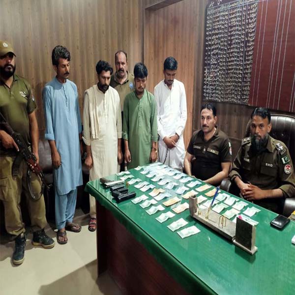 پولیس ان ایکشن ، 2 گینگز  کے 4  ارکان گرفتار  