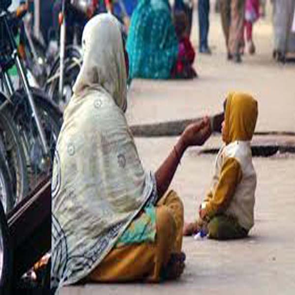 شہر بھر میں اہم کاروباری مراکز پر مرد و خواتین بھکاریوں کے ڈیرے  