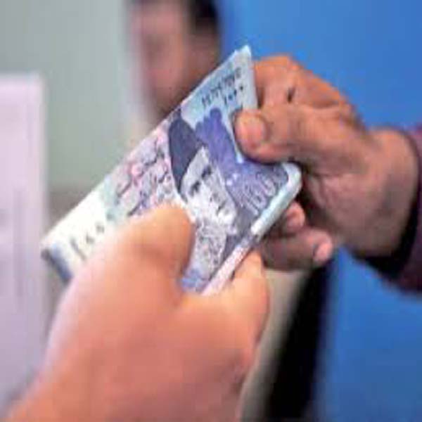 سب انسپکٹر رشوت لیتے رنگے ہاتھوں پکڑا گیا  