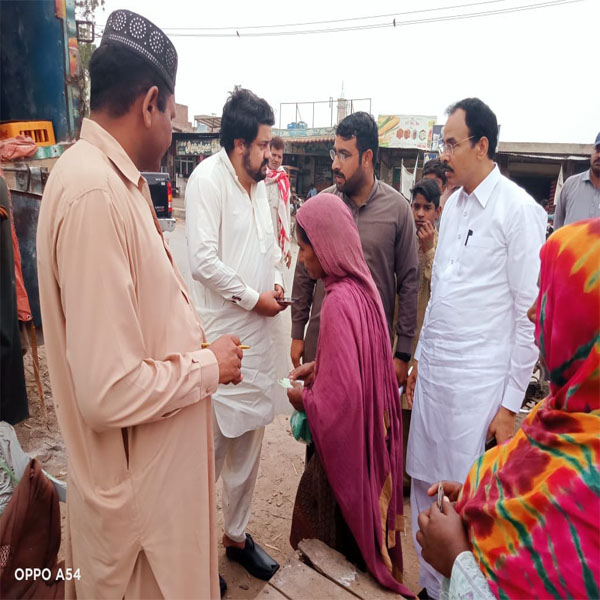 اسسٹنٹ کمشنر پتوکی کا حبیب آباد آٹے کی تقسیم کے حوالے سے ٹرکنگ پوائنٹ کا دورہ 