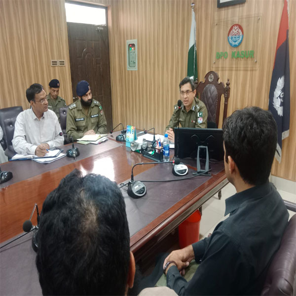 ڈی پی او قصور طارق عزیز سندھو نے تھانوں میں تعینات سکیورٹی کانسٹیبلز کیساتھ میٹنگ کا انعقاد کیا  