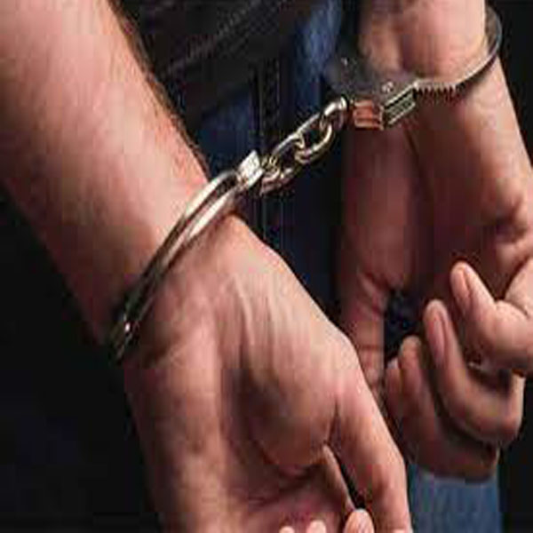 پولیس مقابلے کے دوران ایک ڈاکو زخمی حالت میں گرفتار ، تین فرار   