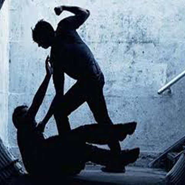 سرکاری ہسپتال کے سامنے جھگڑا ، دو افراد زخمی  