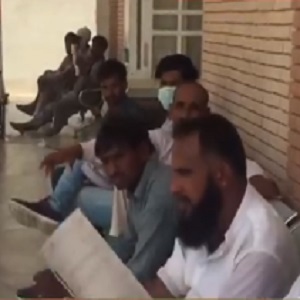 اسسٹنٹ کمشنر آفس تاندلیانوالہ آنے والے سائلین اپنے کام کے لیے رلنے لگے