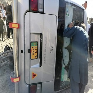 سلطان آباد میں ٹریکٹر اور کوسٹر میں تصادم، 18 افراد زخمی