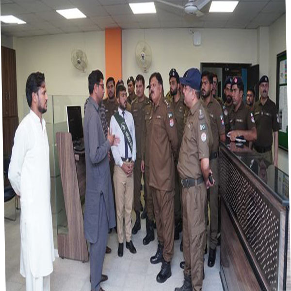 قصور کے پانچ تھانوں کے اہلکاروں نے اخوت یونیورسٹی کا دورہ کیا 