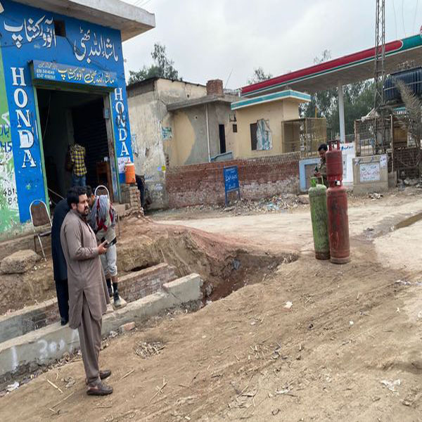  اسسٹنٹ کمشنر پتوکی کا ایل پی جی سلنڈرزمیں غیر قانونی  فلنگ اور ترسیل کے خلاف کاروائی   