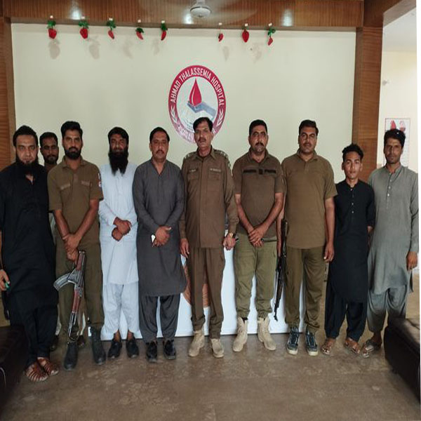 سب انسپکٹر انچارج انویسٹی گیشن تھانہ کنگن پور نے احمد تھیلیسیمیا ہسپتال کنگن پور کا دورہ کیا 