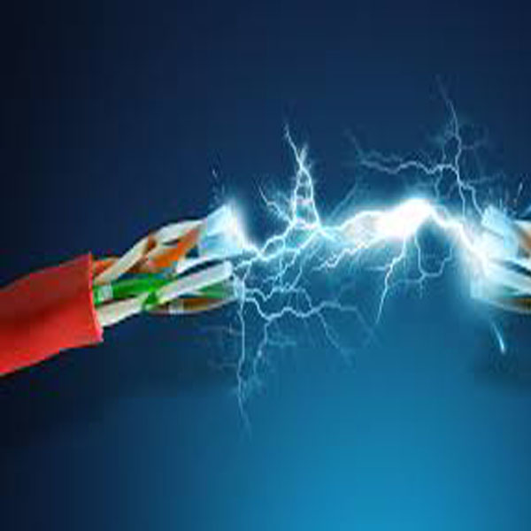 دس سالہ بچہ بجلی کی تاروں کے ساتھ چھو جانے سے جھلس گیا  