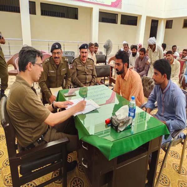 ڈی پی او قصور کی چونیاں میں کھلی کچہری ، مسائل سنے  