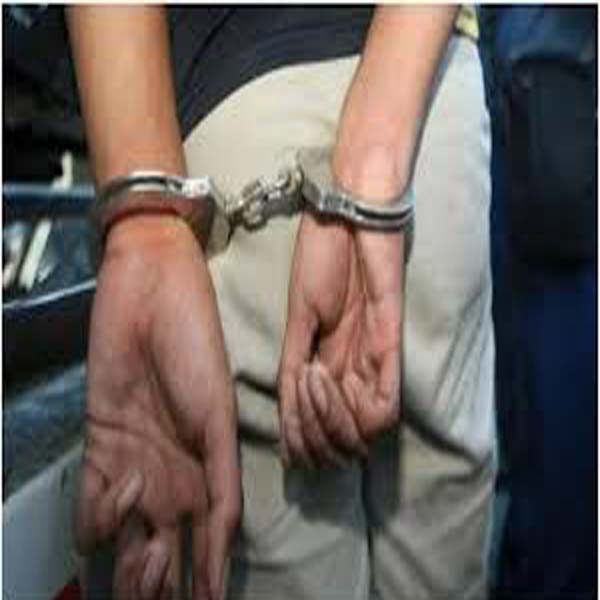 خاتون سمیت 9 منشیات فروش گرفتار ، چرس ، شراب برآمد 