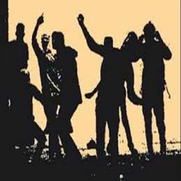 فلیکس لگانے پر دو گروپوں میں جھگڑا ، 13 افراد زخمی 