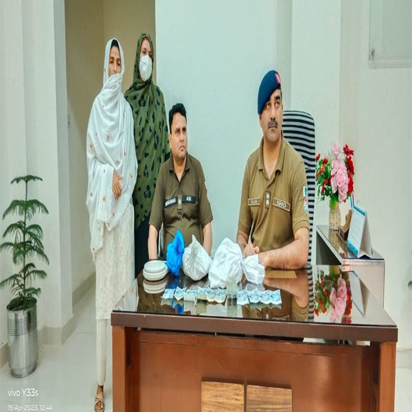 خاتون منشیات فروش گرفتار ، 3 کلو چرس برآمد  