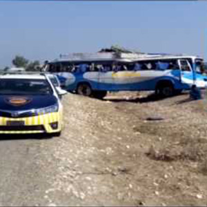 سمندری کے قریب بس الٹ گئی، 3 مسافر جاں بحق، 15 زخمی