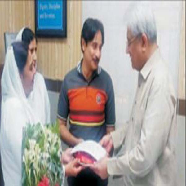 آئی سپیشلسٹ ڈاکٹر عاصم کی پروموشن پر مبارکبادوں کا سلسلہ جاری 