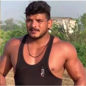 ہمایوں نگرمیں قومی کبڈی ٹیم کے کھلاڑی ملک بنیامین اور 2 دوستوں کیخلاف ہوائی فائرنگ کا مقدمہ درج