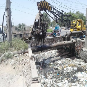   چک ایک سو اٹھاسی ر ب  نلے والا میں تحصیل انتظامیہ کی جانب سے  نالوں کی صفائی کا کام شروع 