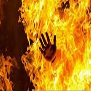 چک 205  گلوتراں والا میں چچا نے بھتیجی پر پٹرول چھڑک کر آگ دی