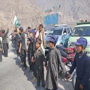 چلاس کے سرکاری اسکول میں اساتذہ کی کمی کے خلاف احتجاج