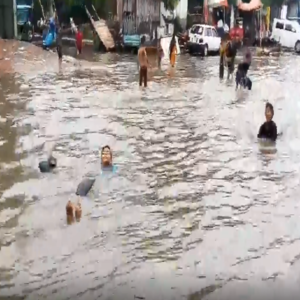 فیصل آباد میں بارش کے بعد نشیبی علاقے زیر آب