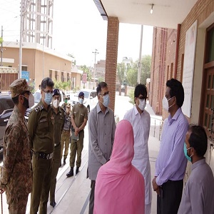 کمشنر فیصل آباد کا  آرمی افسران کے ہمراہ گورنمنٹ  جنرل ہسپتال کا دورہ