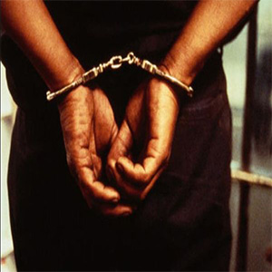 پولیس تھانہ سمندری کی حدود میں ہفتہ کی علی الصبح پولیس مقابلہ، چھینی گئی  موٹر سائیکل، اور دیگر سامان برآمد کر لیا گیا 