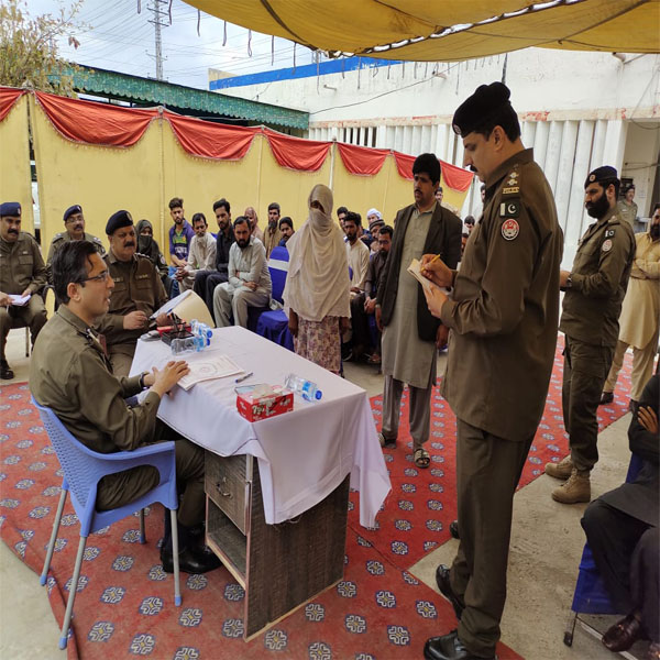 ڈی پی او قصور کی تھانہ مصطفی آباد کے سنگین نوعیت مقدمات کے مدعیان سے ملاقات  