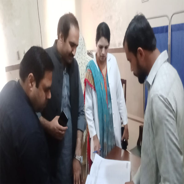 ایڈیشنل ڈپٹی کمشنر جنرل محمد جعفر چوہدری کا ڈی ایچ کیو ہسپتال کا اچانک دورہ 